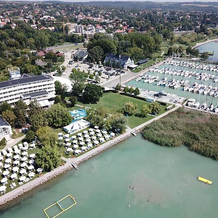 Hotel Marina Port Balatonkenese Luaran gambar
