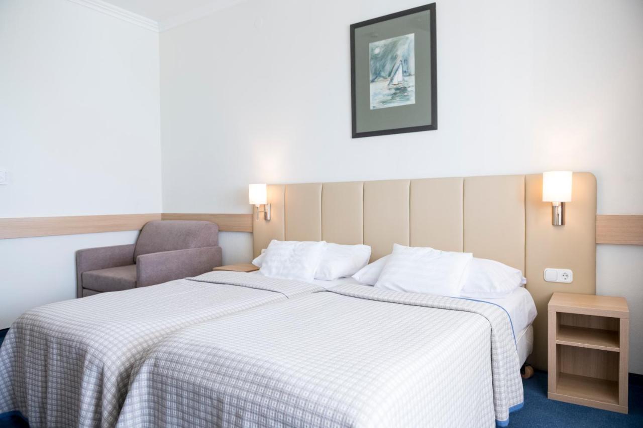 Hotel Marina Port Balatonkenese Luaran gambar