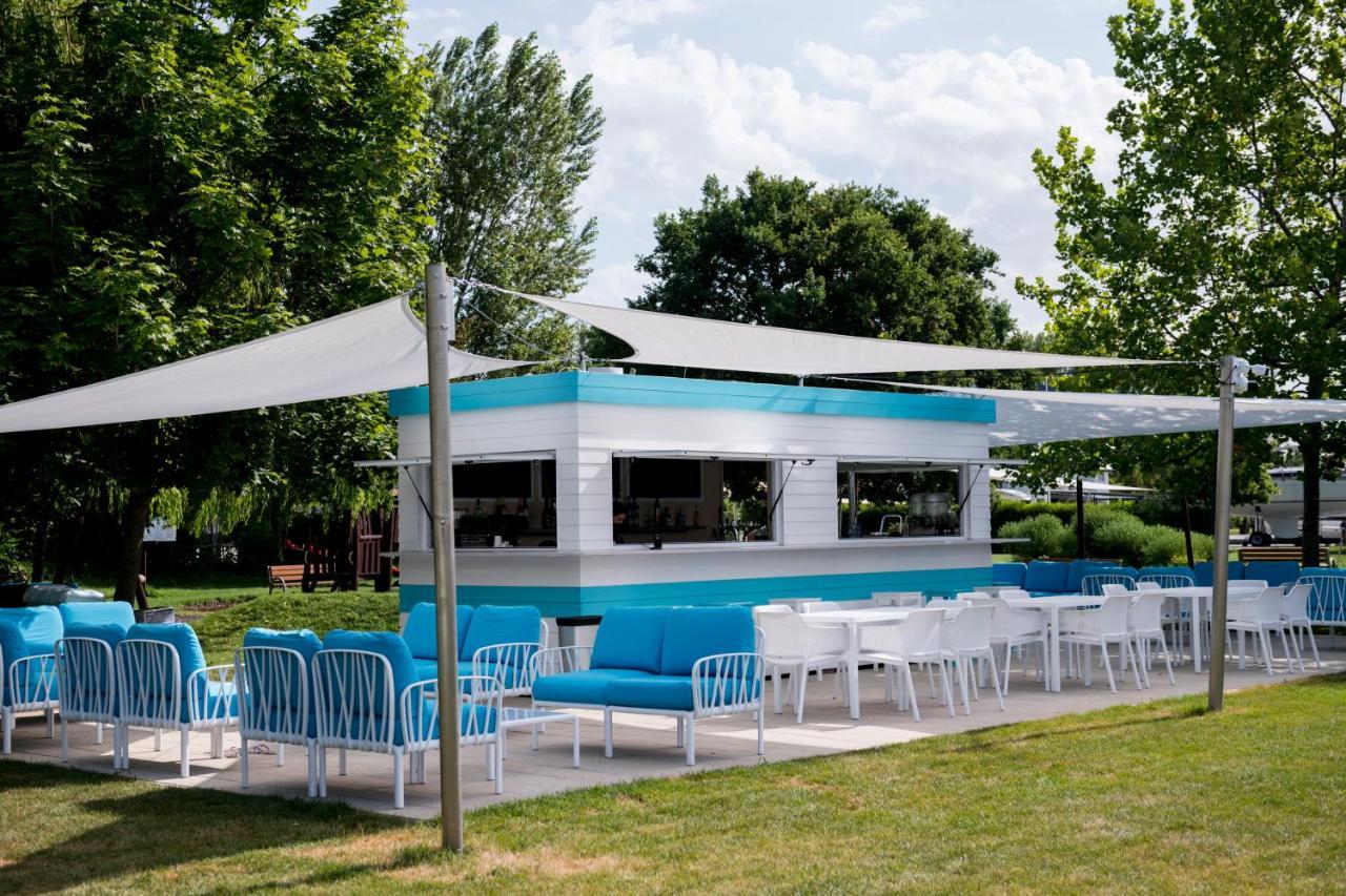 Hotel Marina Port Balatonkenese Luaran gambar