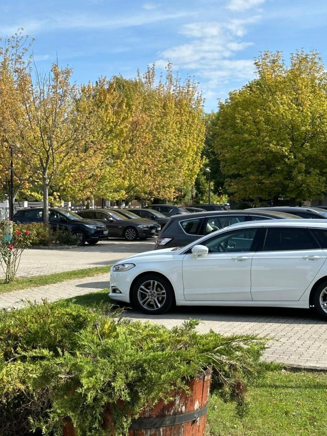 Hotel Marina Port Balatonkenese Luaran gambar