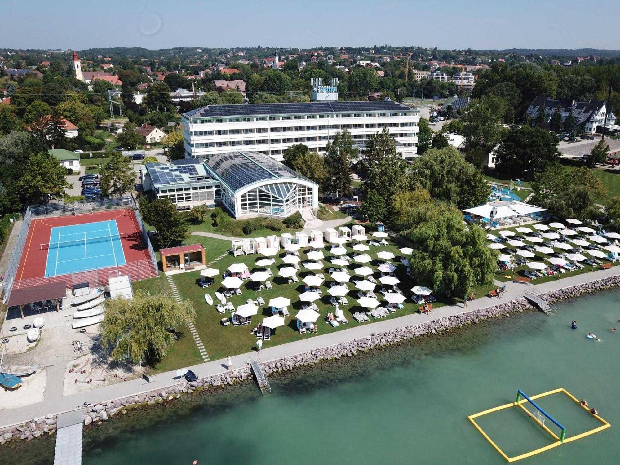 Hotel Marina Port Balatonkenese Luaran gambar