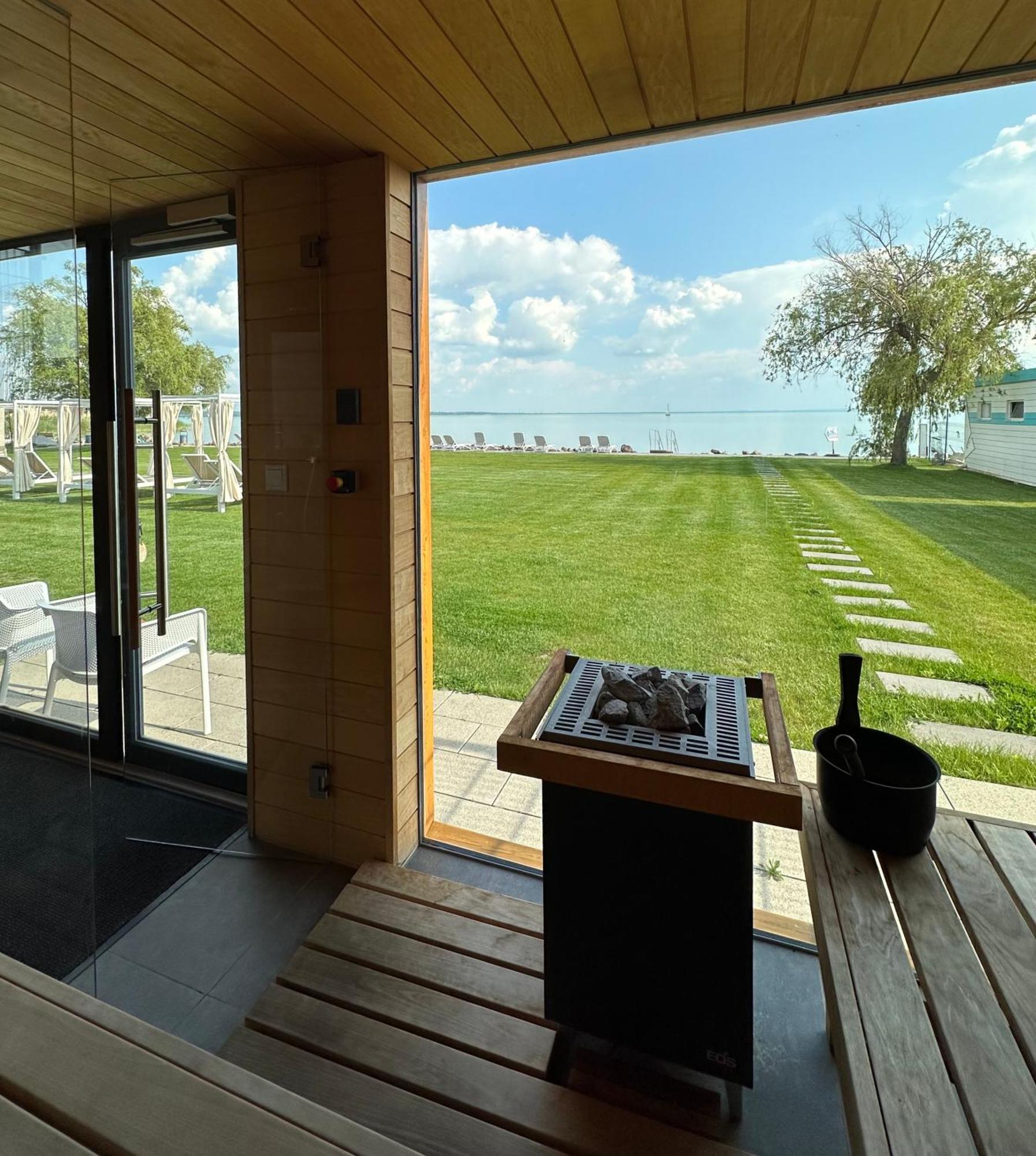 Hotel Marina Port Balatonkenese Luaran gambar