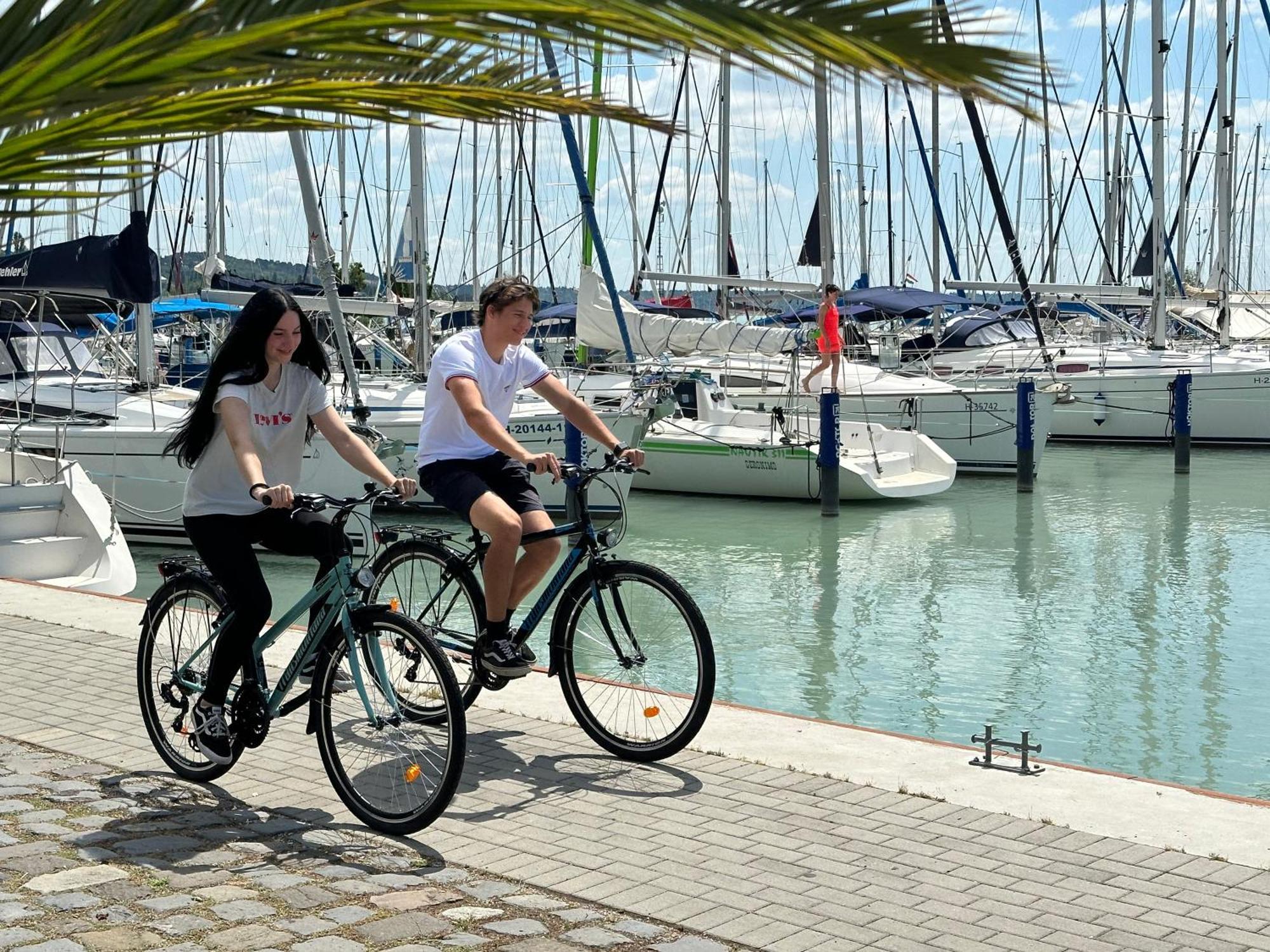 Hotel Marina Port Balatonkenese Luaran gambar