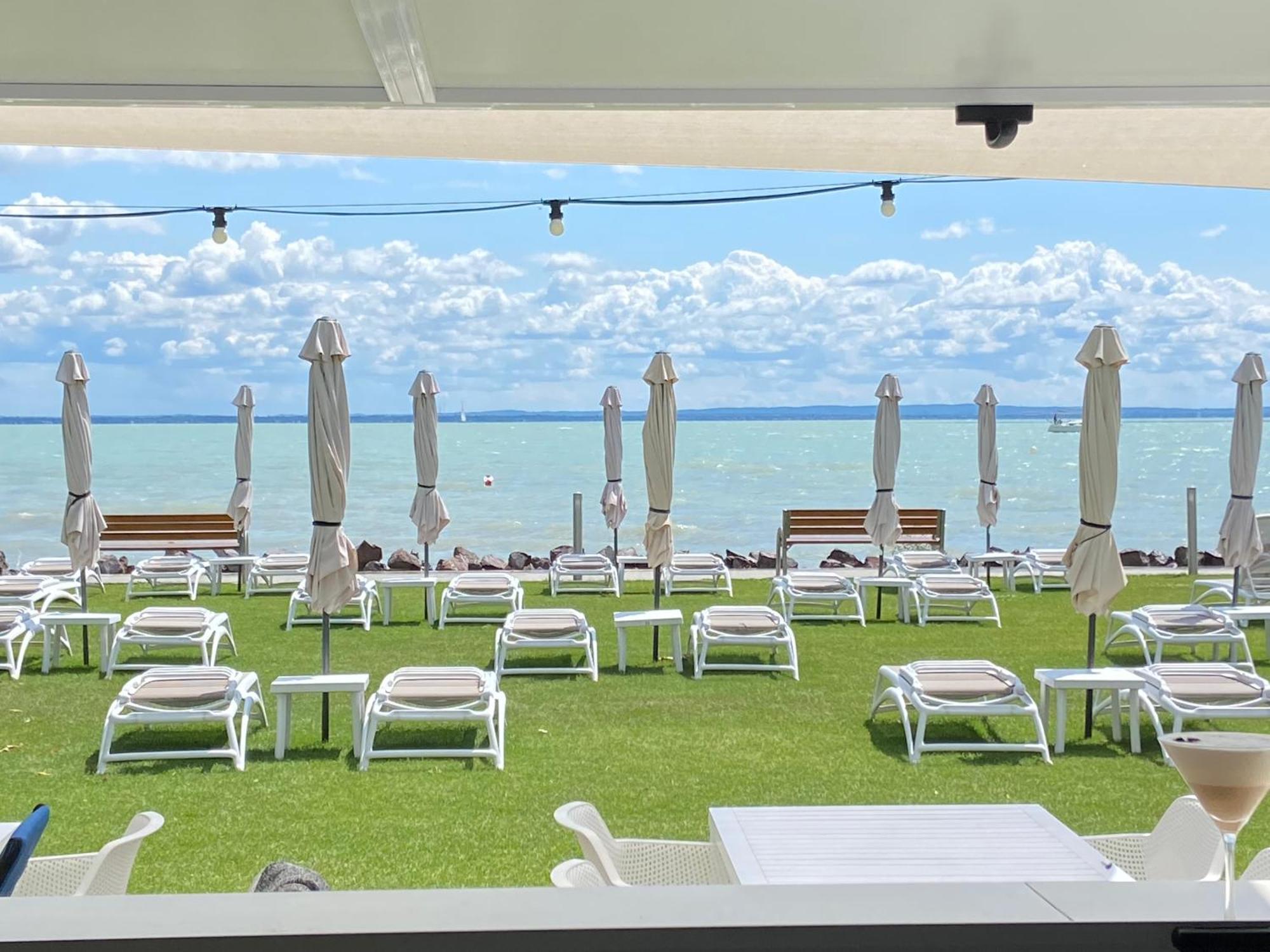 Hotel Marina Port Balatonkenese Luaran gambar