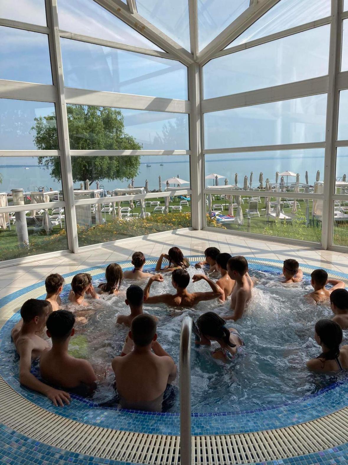 Hotel Marina Port Balatonkenese Luaran gambar