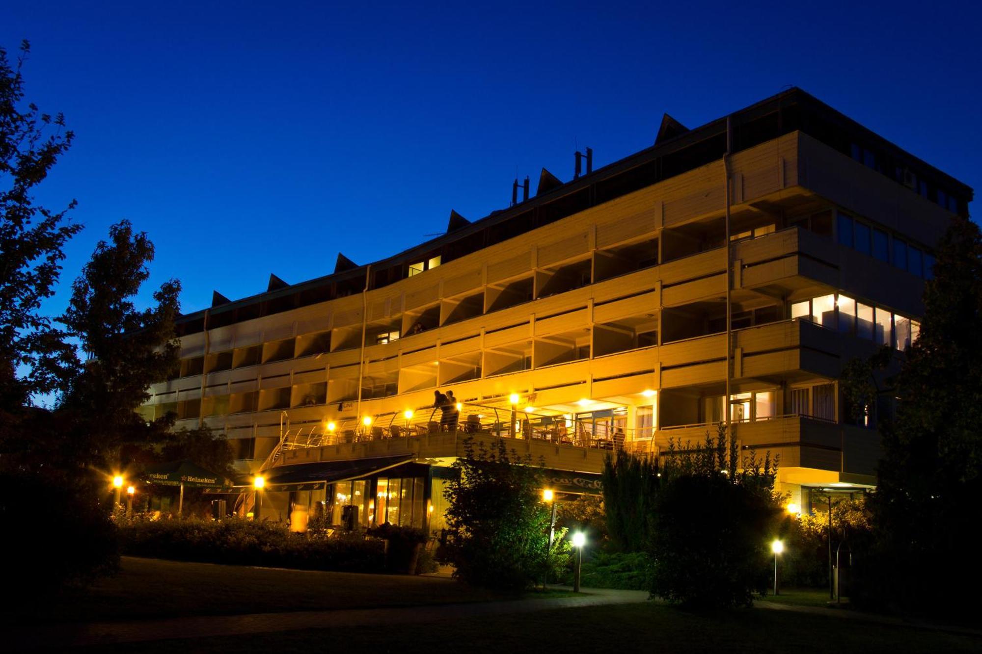 Hotel Marina Port Balatonkenese Luaran gambar