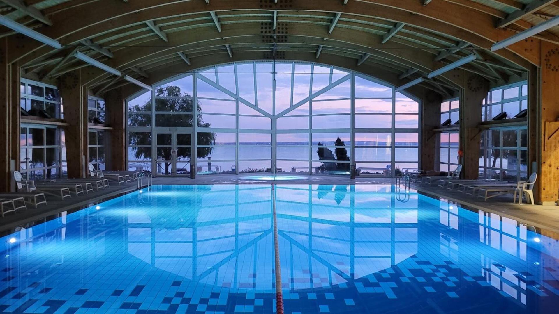 Hotel Marina Port Balatonkenese Luaran gambar
