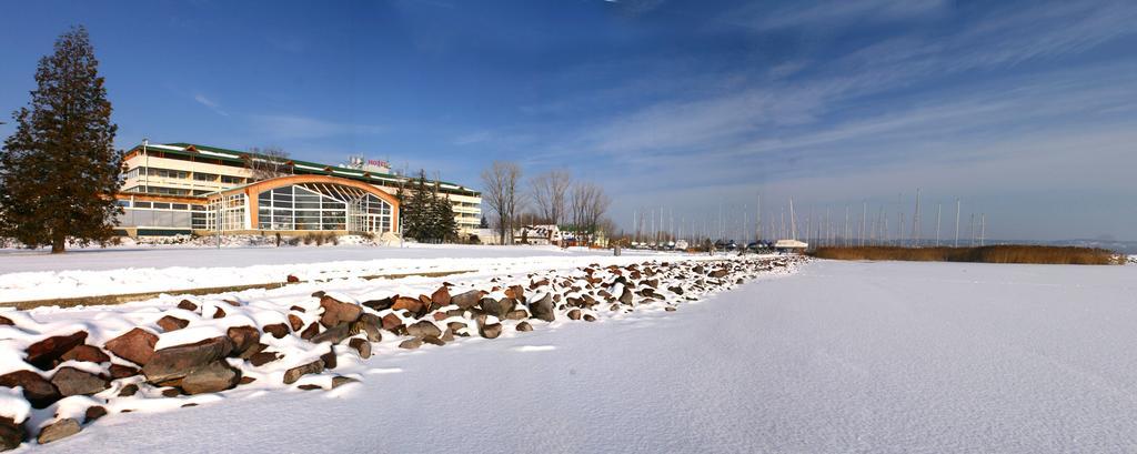 Hotel Marina Port Balatonkenese Luaran gambar
